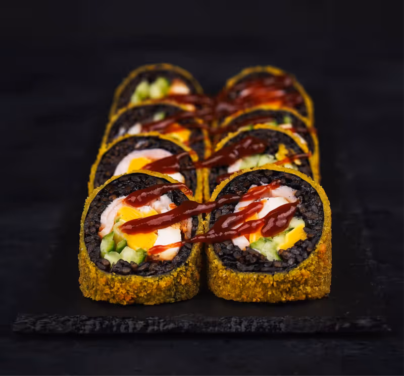 Темпурный ролл с курицей и беконом